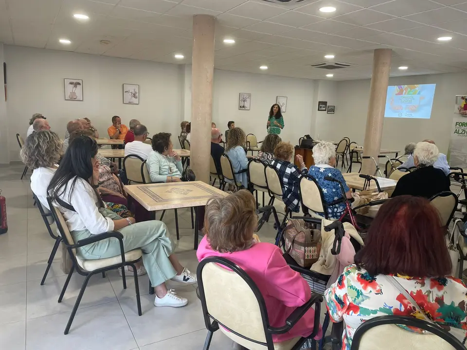 Charla Alzheimer en RM Lob&oacute;n (6)