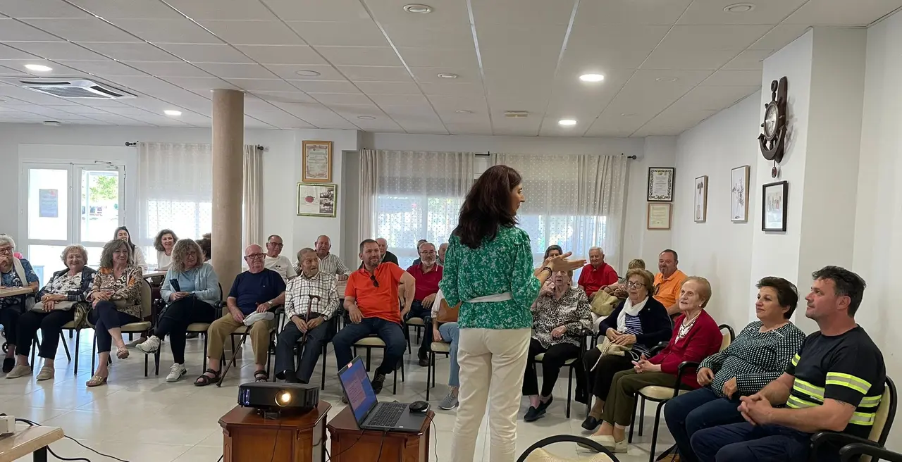 Charla Alzheimer en RM Lob&oacute;n (10)