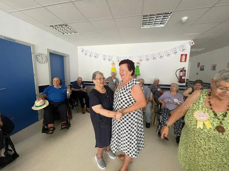 Dia de los Abuelos en RM Villasbuenas de Gata (16)