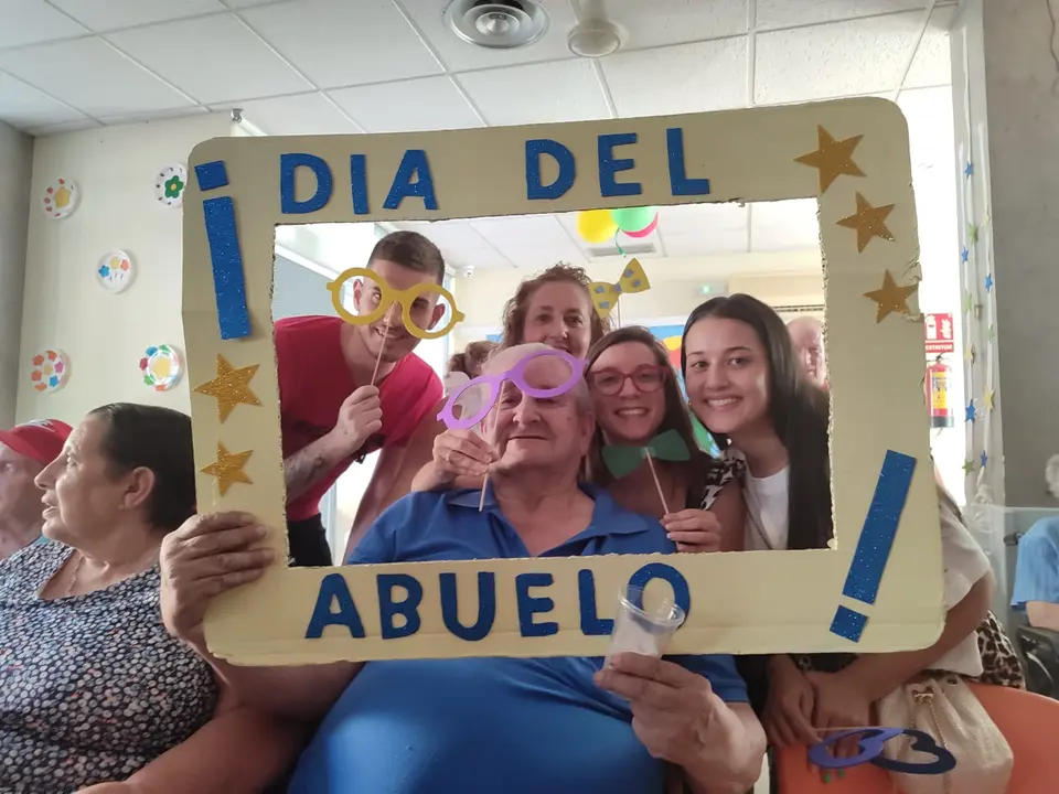D&iacute;a de los Abuelos en RM Madrigal de la Vera (8)