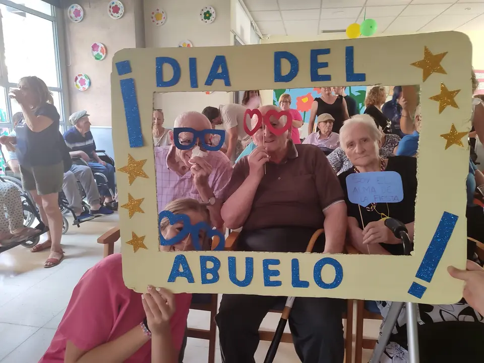 D&iacute;a de los Abuelos en RM Madrigal de la Vera (12)
