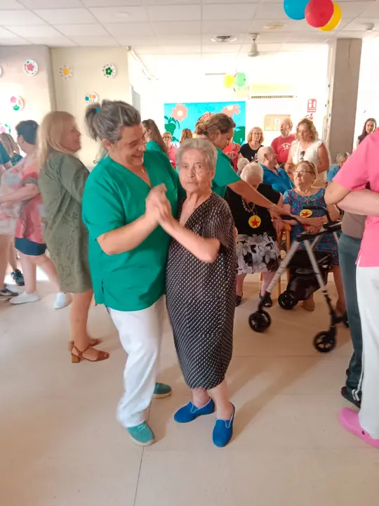 D&iacute;a de los Abuelos en RM Madrigal de la Vera (18)