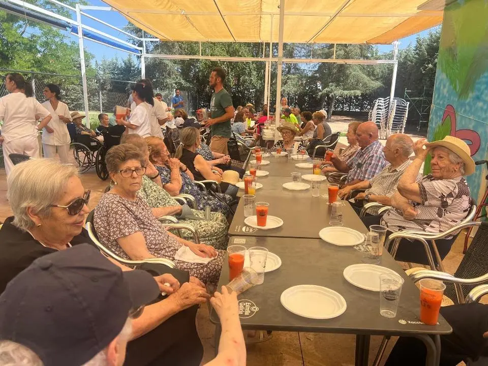 Clausura actividades acu&aacute;ticas Burguillos del Cerro (1)