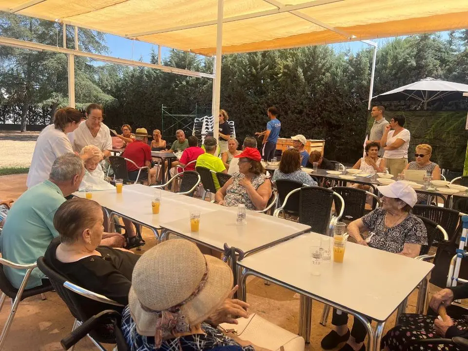 Clausura actividades acu&aacute;ticas Burguillos del Cerro (17)
