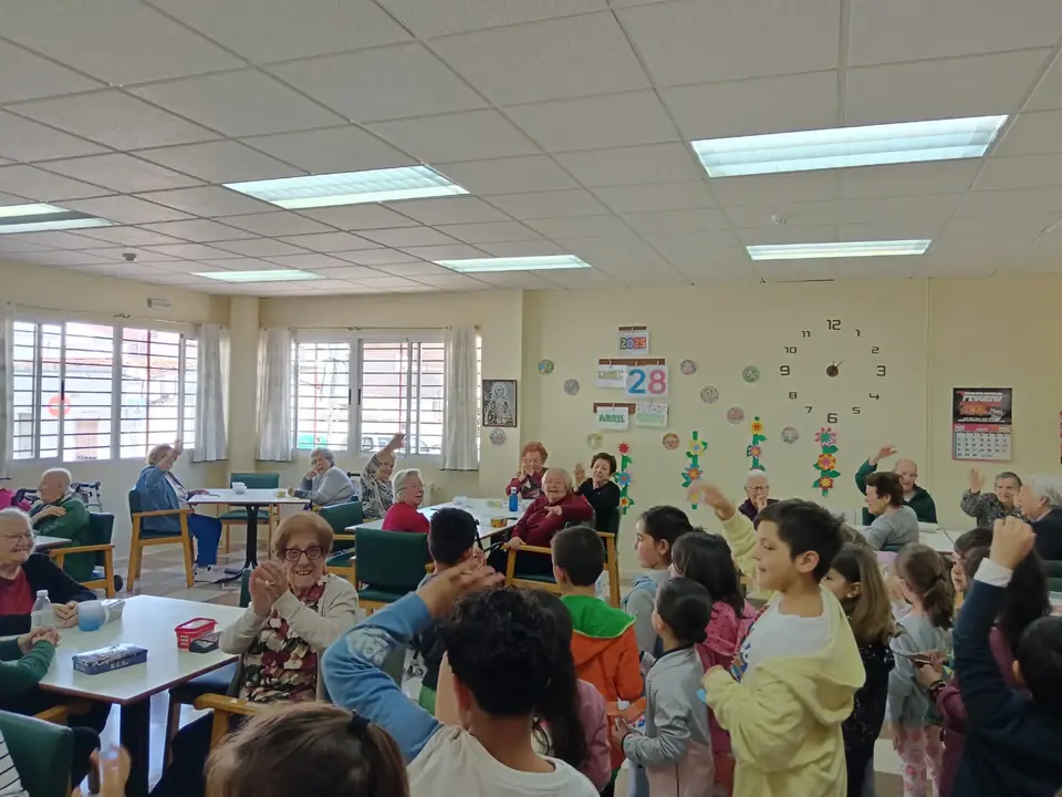 Actividades Intergeneracionales en el CD Almendralejo (1)