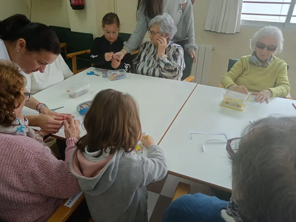 Actividades Intergeneracionales en el CD Almendralejo (3)