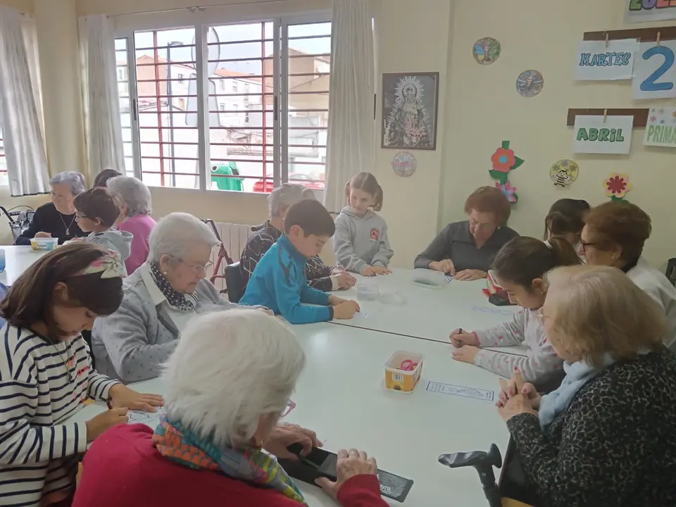 Actividades Intergeneracionales en el CD Almendralejo (5)