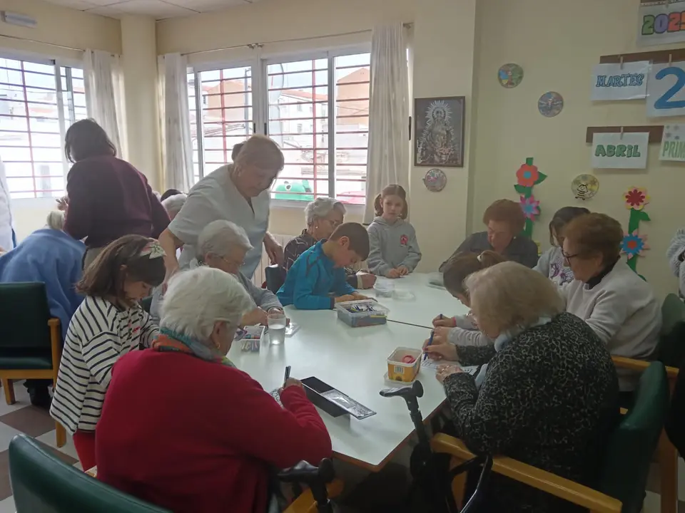 Actividades Intergeneracionales en el CD Almendralejo (7)
