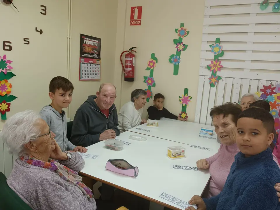 Actividades Intergeneracionales en el CD Almendralejo (8)