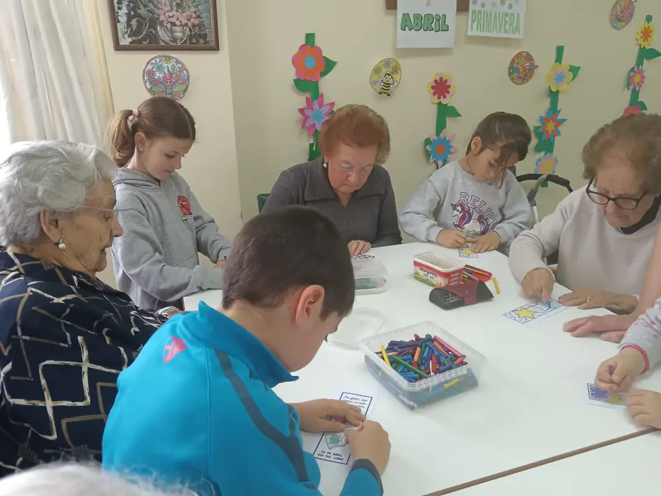 Actividades Intergeneracionales en el CD Almendralejo (10)