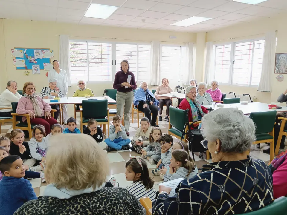 Actividades Intergeneracionales en el CD Almendralejo (12)