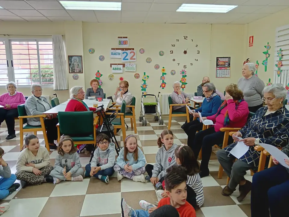 Actividades Intergeneracionales en el CD Almendralejo (13)