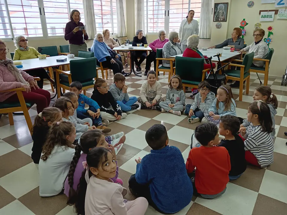 Actividades Intergeneracionales en el CD Almendralejo (19)