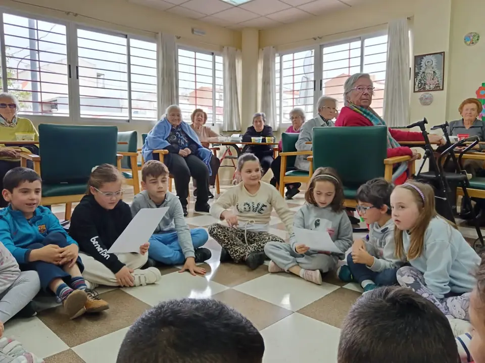 Actividades Intergeneracionales en el CD Almendralejo (24)