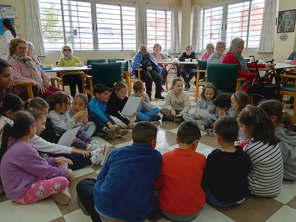 Actividades Intergeneracionales en el CD Almendralejo (25)