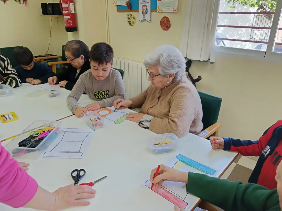 Actividades Intergeneracionales en el CD Almendralejo (26)