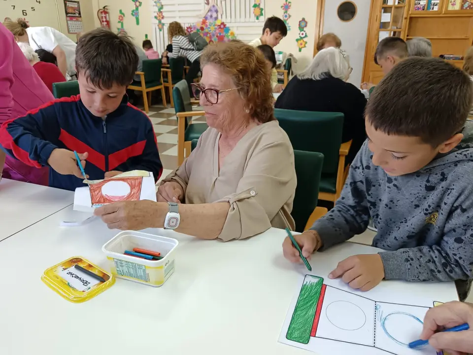 Actividades Intergeneracionales en el CD Almendralejo (28)