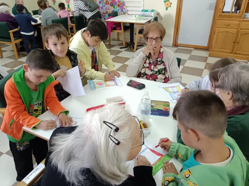 Actividades Intergeneracionales en el CD Almendralejo (29)