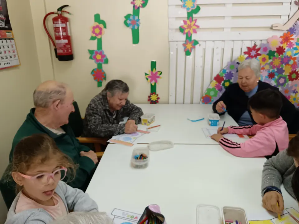 Actividades Intergeneracionales en el CD Almendralejo (30)
