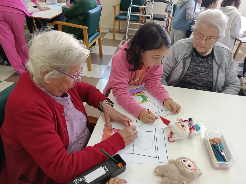Actividades Intergeneracionales en el CD Almendralejo (31)