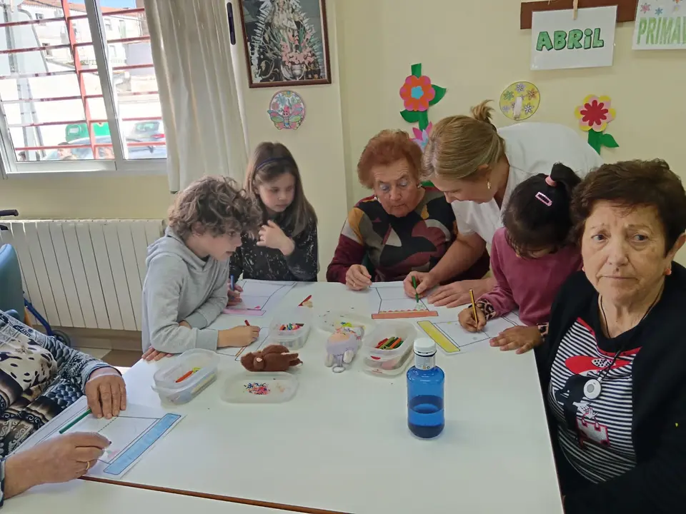 Actividades Intergeneracionales en el CD Almendralejo (32)