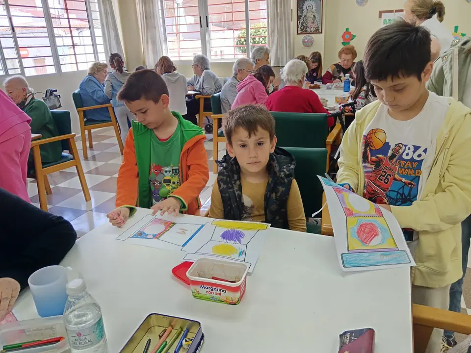Actividades Intergeneracionales en el CD Almendralejo (33)