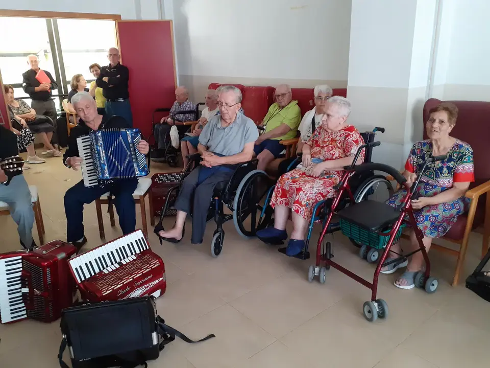 Visita Grupo Acordeonista a la RM Vegaviana (9)