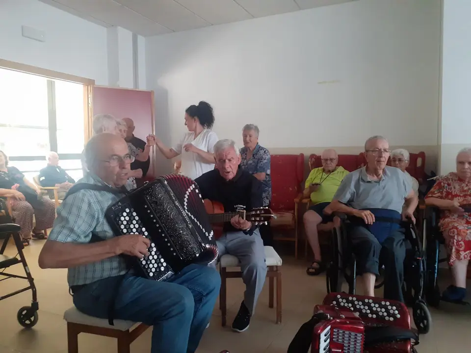 Visita Grupo Acordeonista a la RM Vegaviana (12)