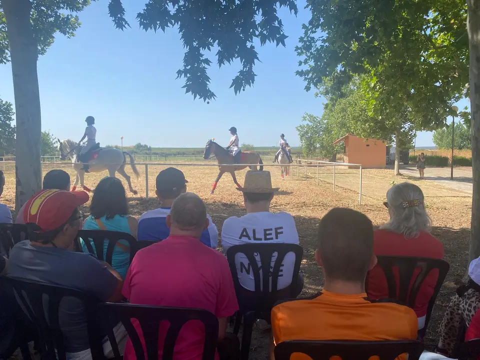 D&iacute;a de convivencia y exhibicion ecuestre en el COM (1)