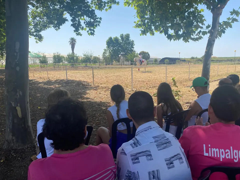 D&iacute;a de convivencia y exhibicion ecuestre en el COM (4)