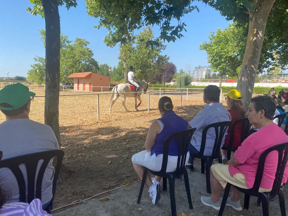 D&iacute;a de convivencia y exhibicion ecuestre en el COM (20)