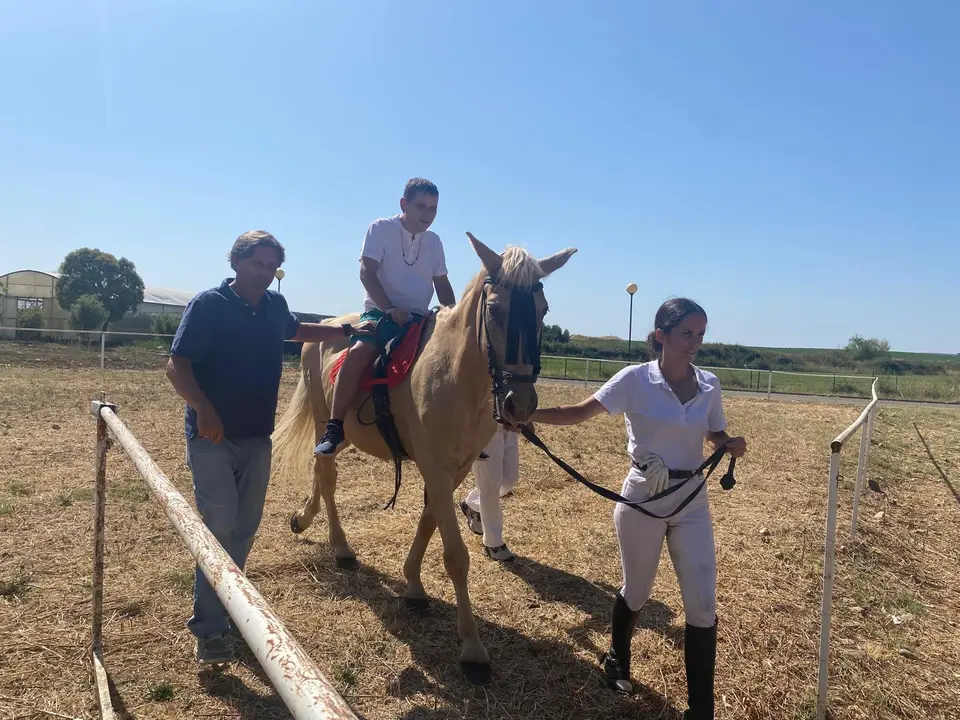 D&iacute;a de convivencia y exhibicion ecuestre en el COM (60)