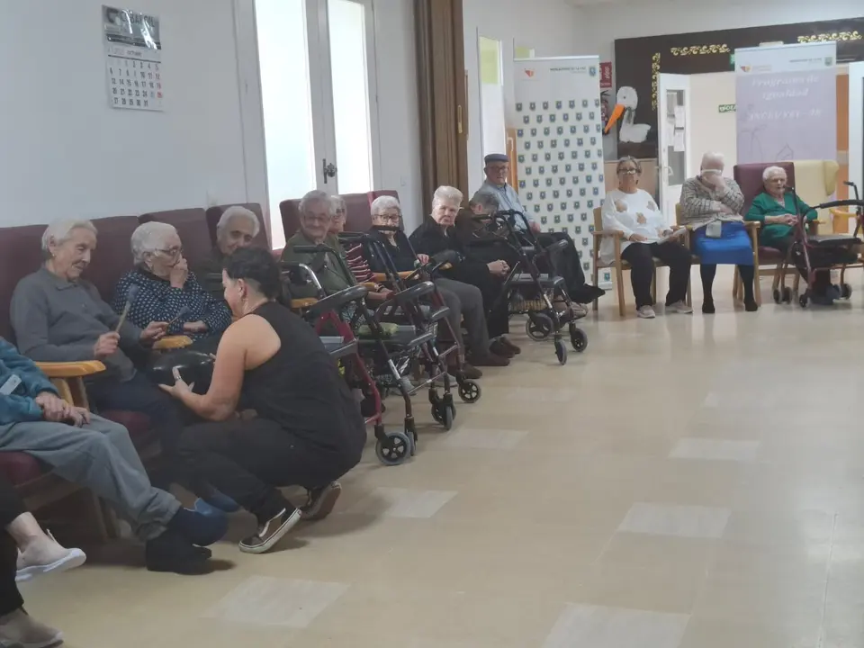 Musicoterapia en RM Torrecilla de los &Aacute;ngeles (4)