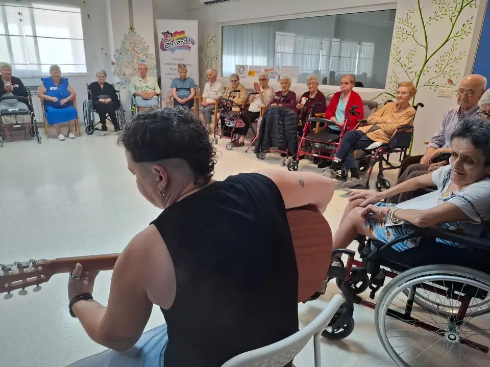 Musicoterapia en la RM Villasbuenas (2)