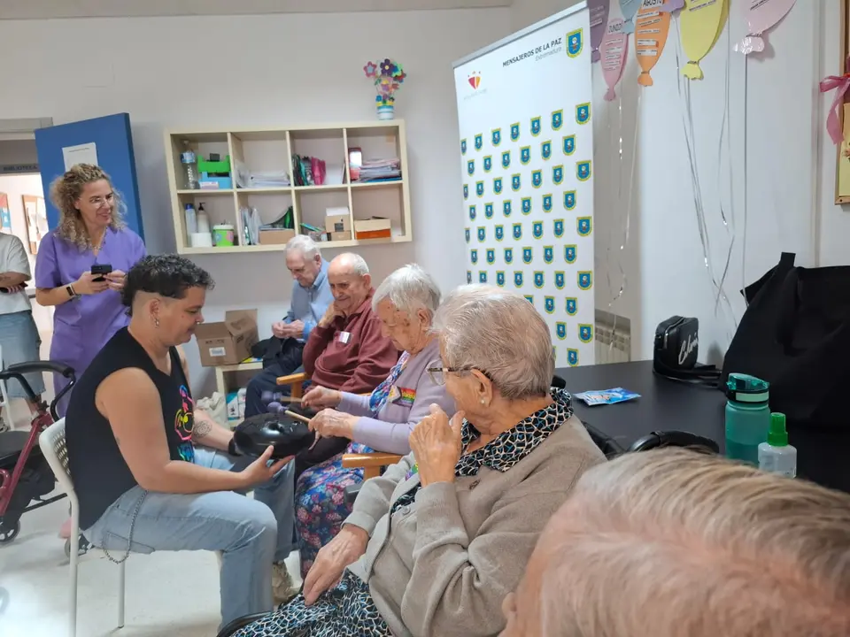 Musicoterapia en la RM Villasbuenas (5)