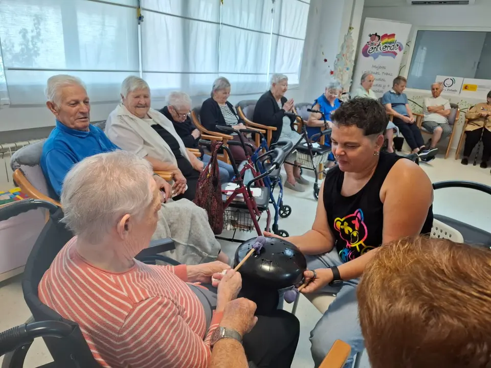 Musicoterapia en la RM Villasbuenas (7)