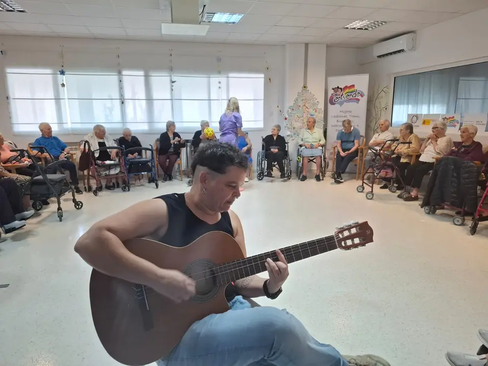 Musicoterapia en la RM Villasbuenas (13)