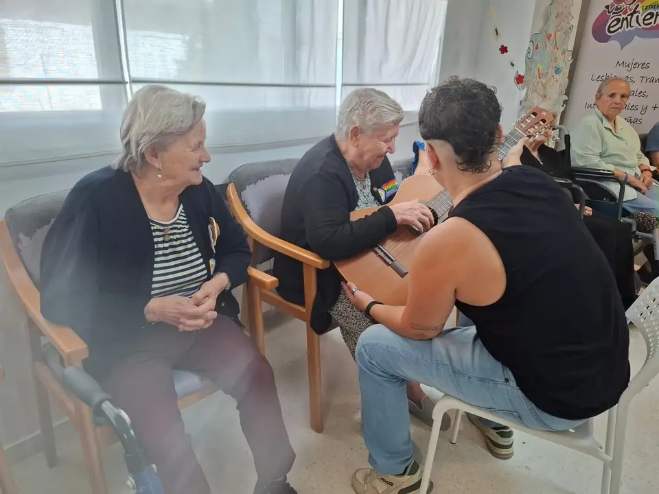 Musicoterapia en la RM Villasbuenas (15)
