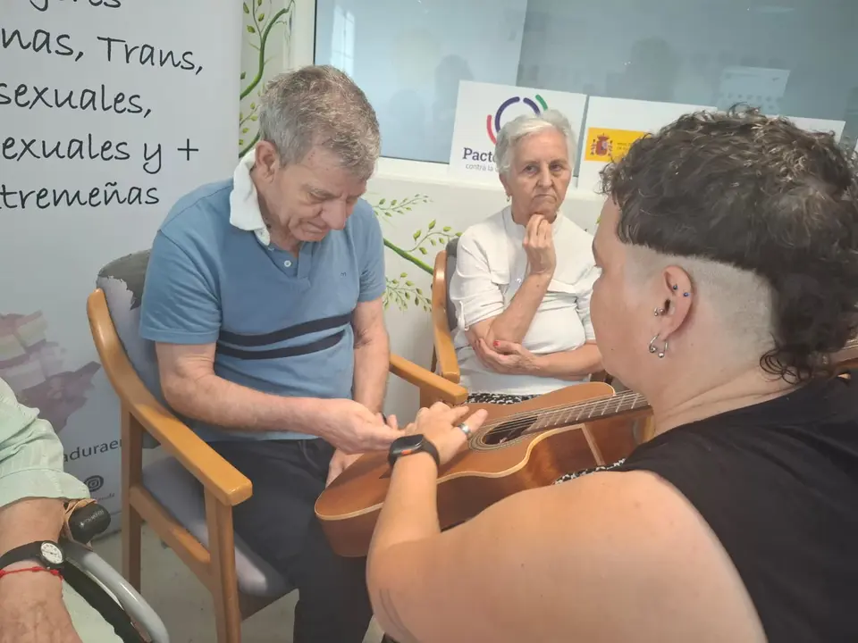 Musicoterapia en la RM Villasbuenas (17)