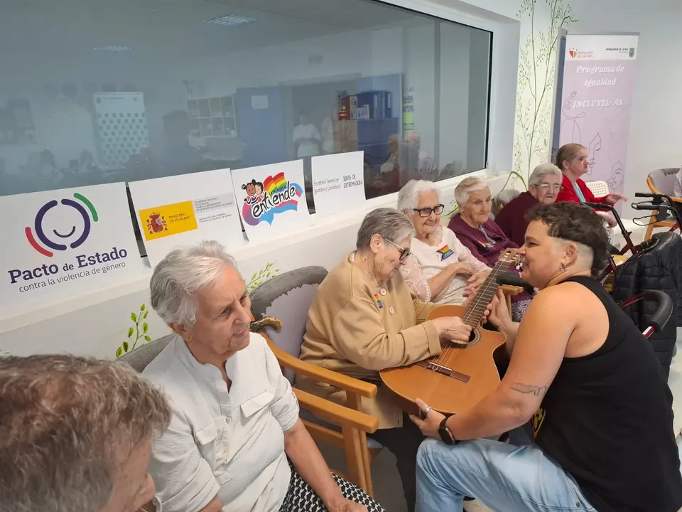 Musicoterapia en la RM Villasbuenas (18)