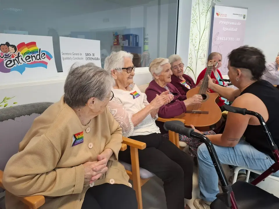 Musicoterapia en la RM Villasbuenas (19)