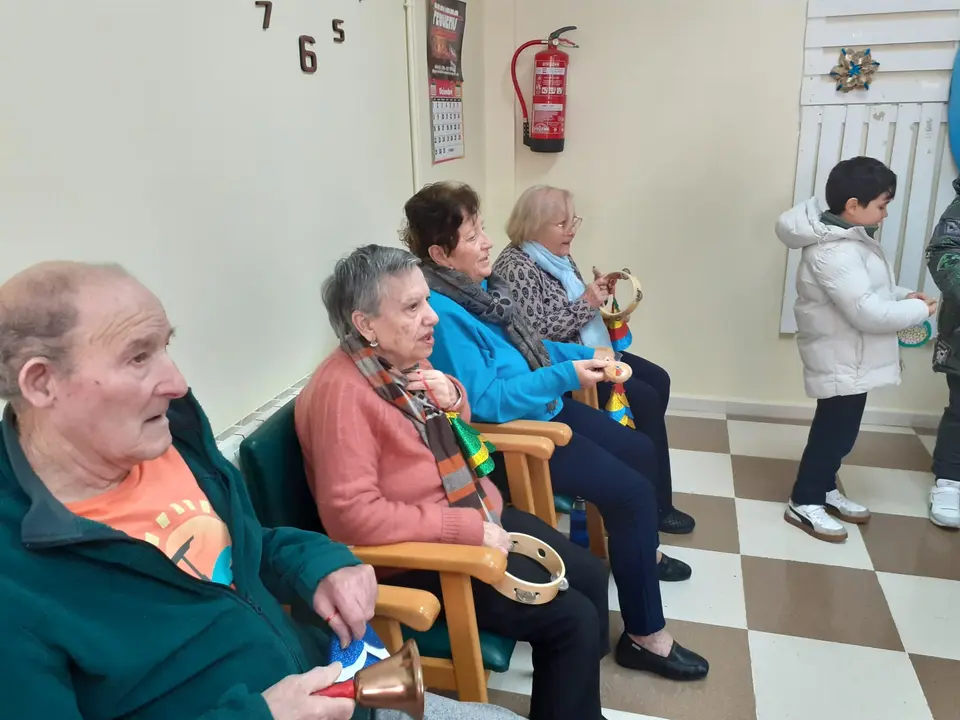 Actividades navide&ntilde;as intergeneracionales en el CD Almendralejo (1)