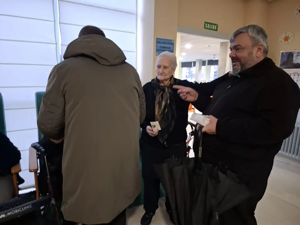Visita del Obispo a la RM Madrigal de la Vera (2)