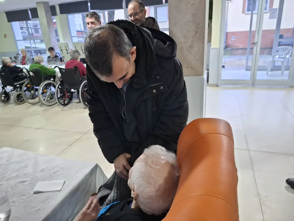 Visita del Obispo a la RM Madrigal de la Vera (1)