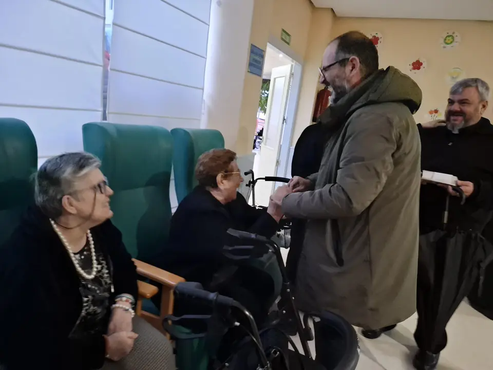 Visita del Obispo a la RM Madrigal de la Vera (5)