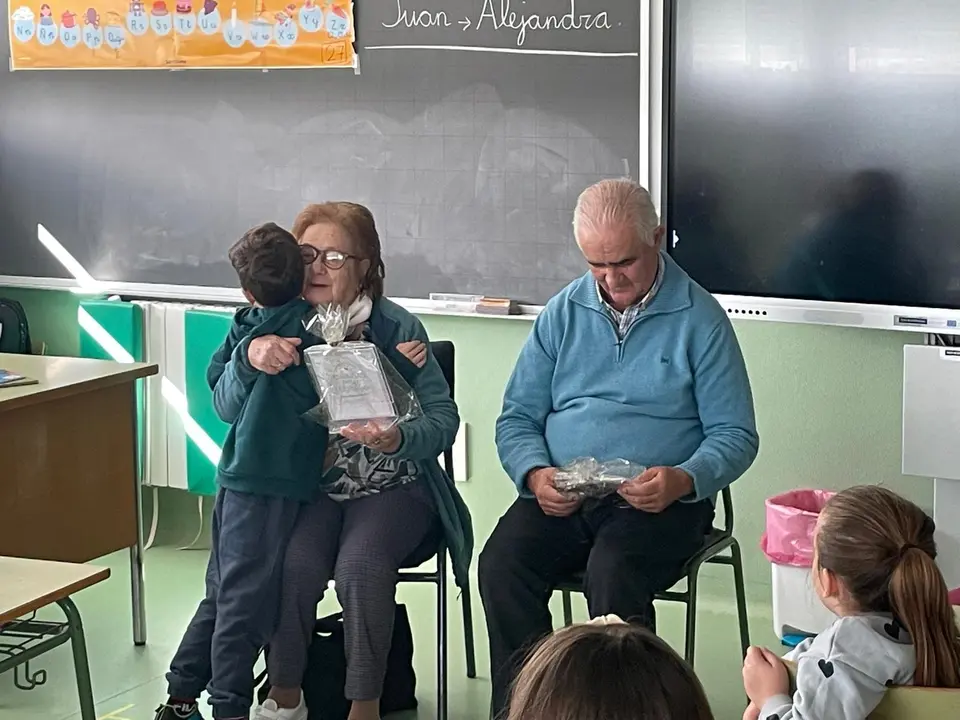 Actividades Intergeneracionales RM Lob&oacute;n (3)