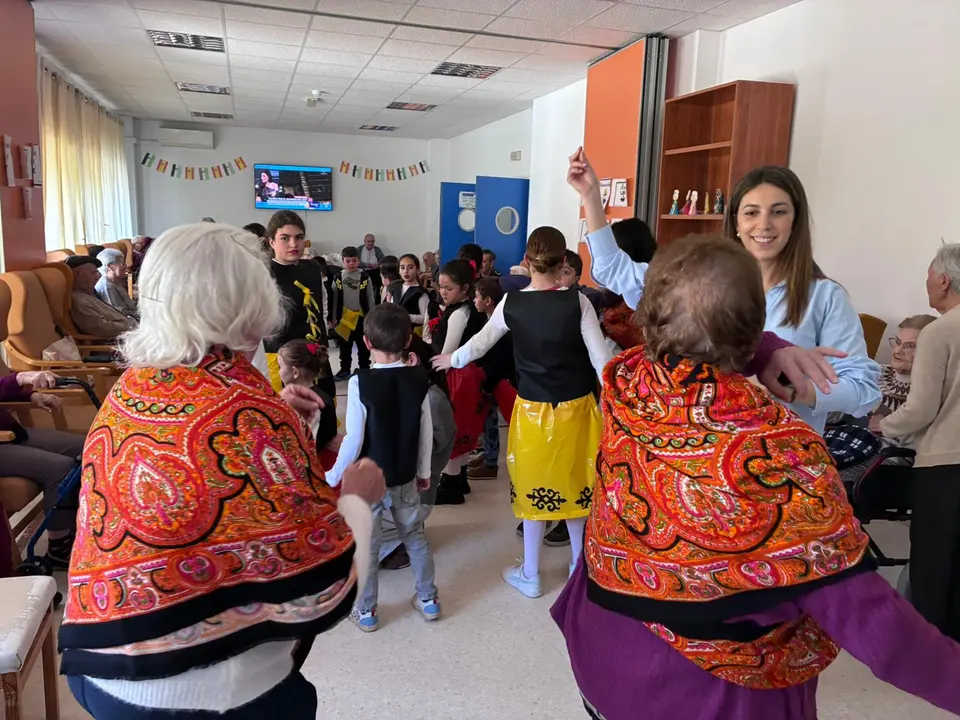 Actividades Intergeneracionales en RM Villasbuenas de Gata (5)