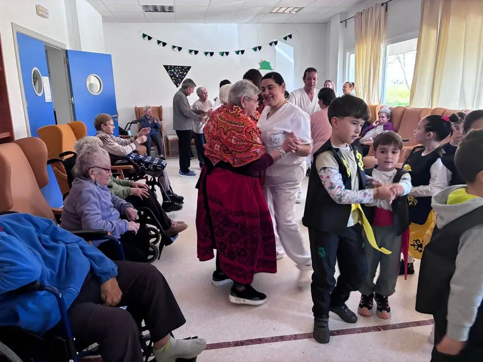 Actividades Intergeneracionales en RM Villasbuenas de Gata (8)