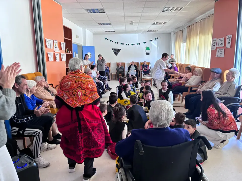 Actividades Intergeneracionales en RM Villasbuenas de Gata (1)