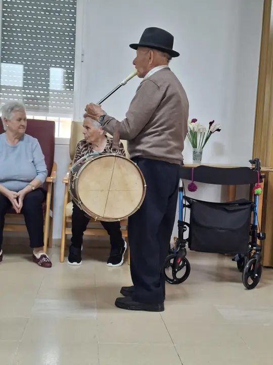 Tamborilero en RM Torrecilla de los &Aacute;ngeles (1)
